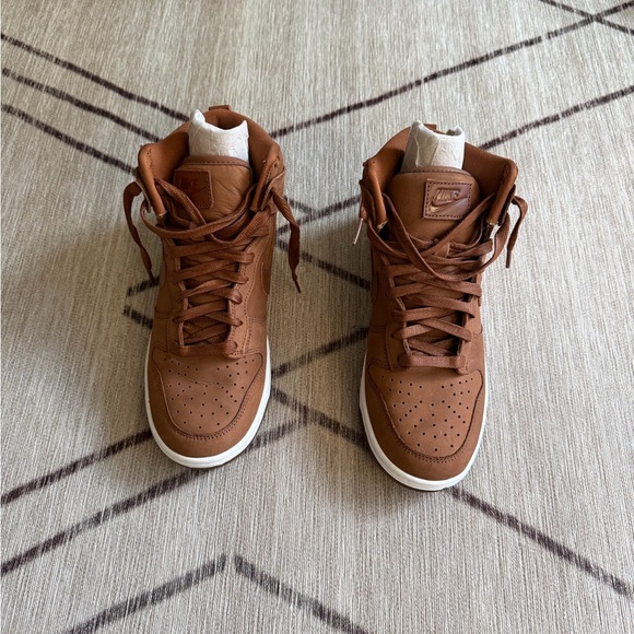 Nike Dunk High Premium (Women’s) - Picture 2 of 4